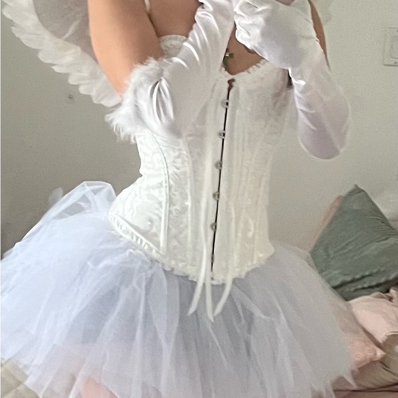 Meet your Posher, Daniella - Picture 1 of 1